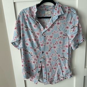 7 diamonds button down shirt super soft and good for hot weather